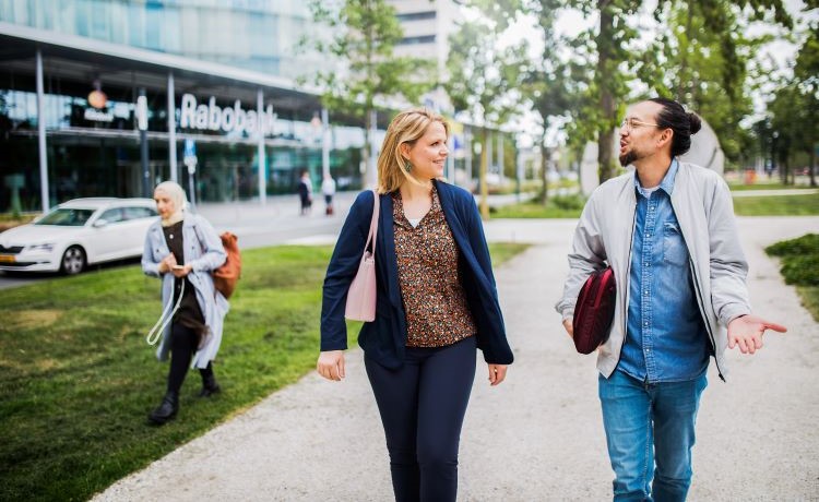 2 personen bij rabobank
